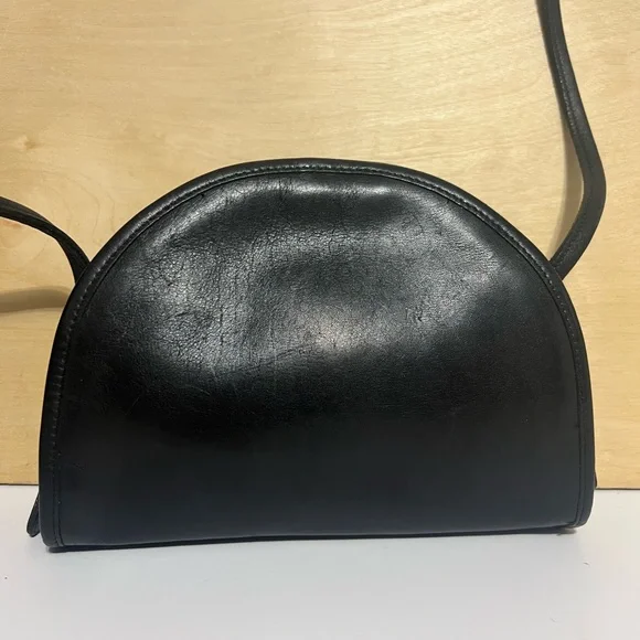 Coach vintage Black Leather Crossbody Bag made in USA1015-217